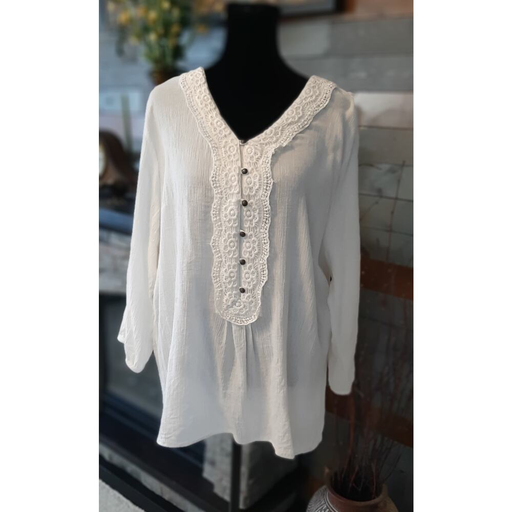 CJ Banks White Gauze Tunic With Embroidery Detail Size 1X